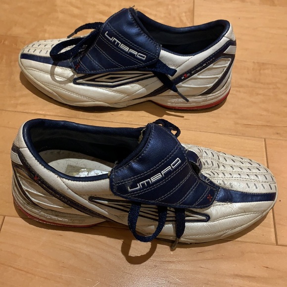 Indoor Umbro Women’s Soccer Shoes - size 7 - Picture 4 of 15